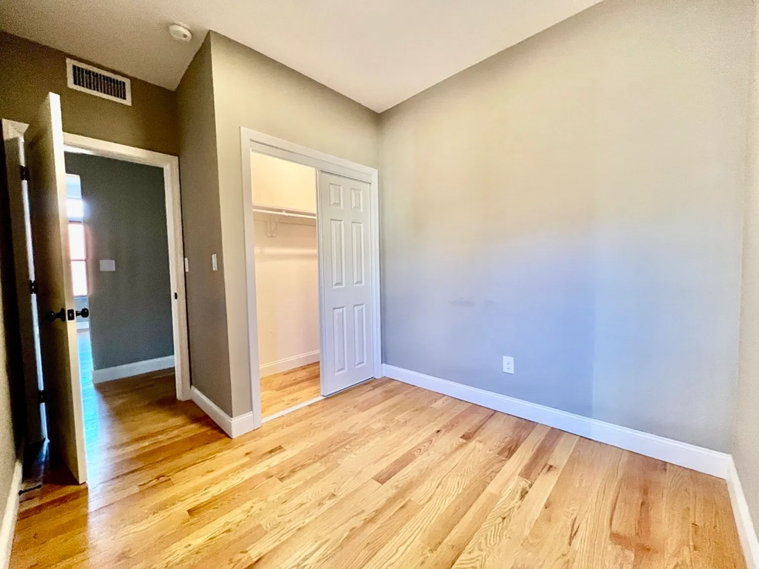 5 bed, $6,200 — Photo 3
