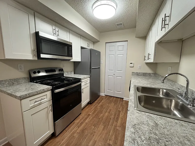 Monroeville Apartments at Belmont Ridge — Photo 7