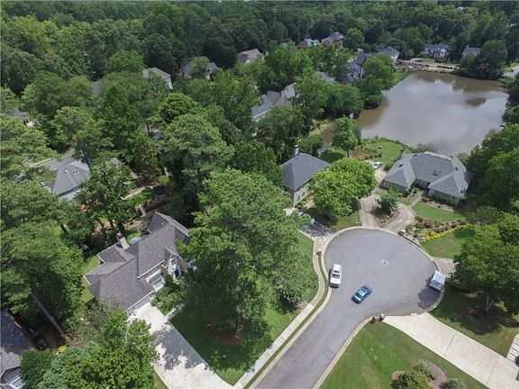 3rd image of 4017 Bramble Ct
