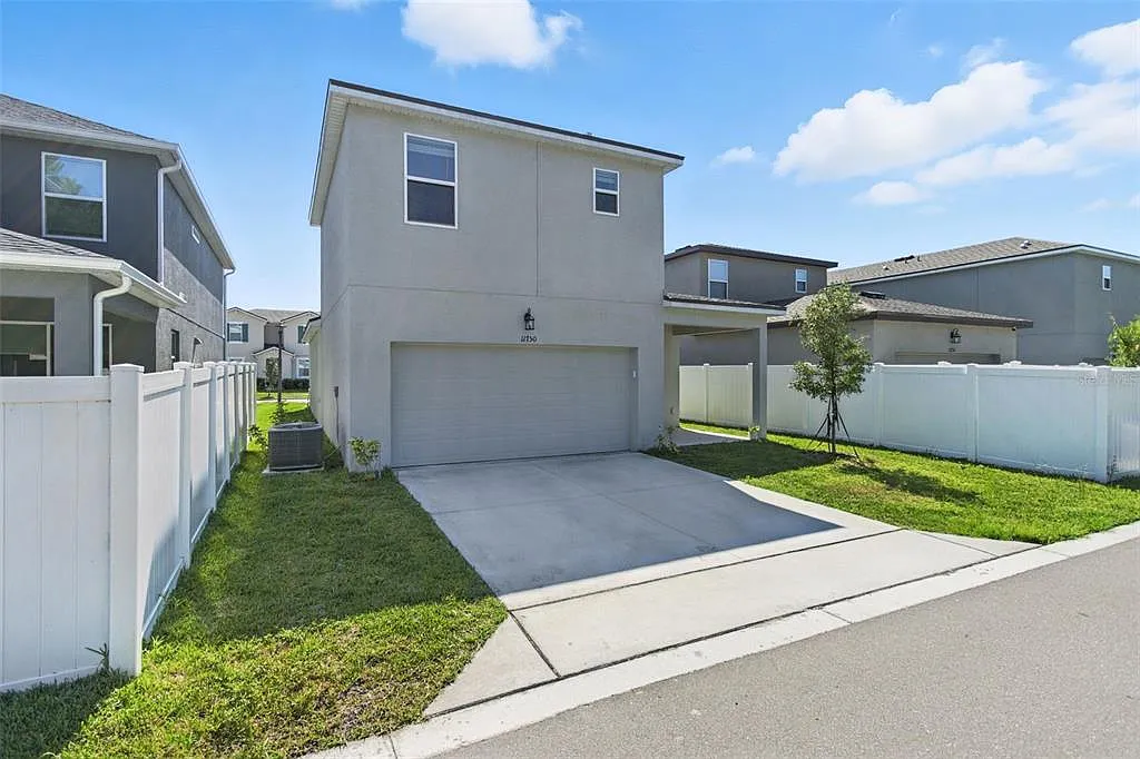 3 bed, 2.5 bath, 1611 sqft, $2,700 — Photo 3