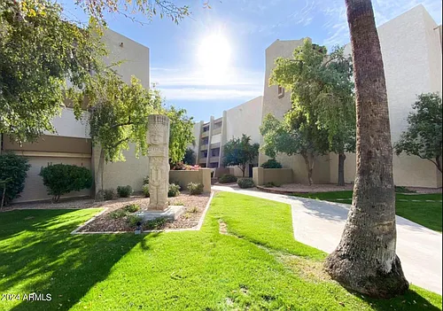 7625 E Camelback Rd Photo 1