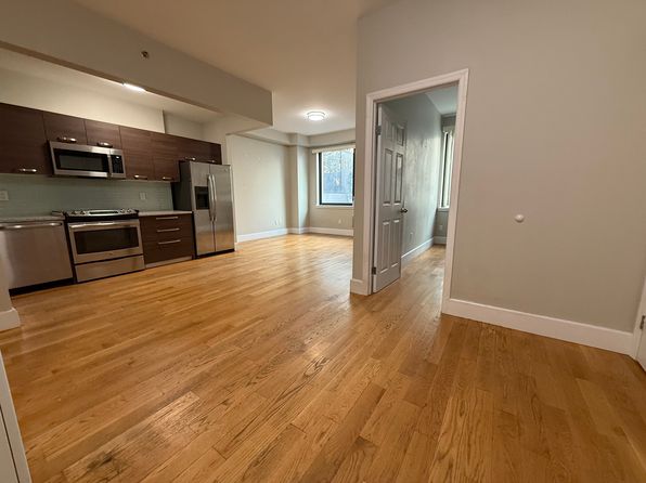 71 E 110th St #1B