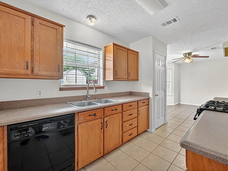 3225 Hollycreek — Photo 8