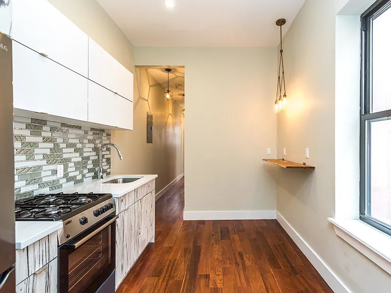 1863 Putnam Ave #2R — Photo 1
