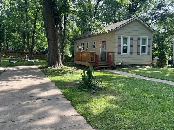 719 S Walnut St, Leavenworth, KS 66048