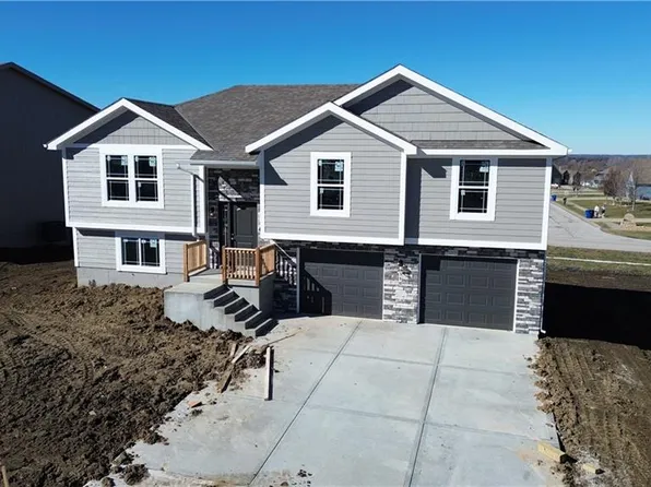 1310 SW Burns Cir, Oak Grove, MO 64075