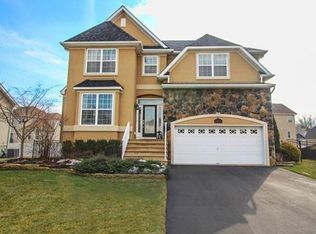 8 Eddington Ln, Monroe Township, NJ 08831