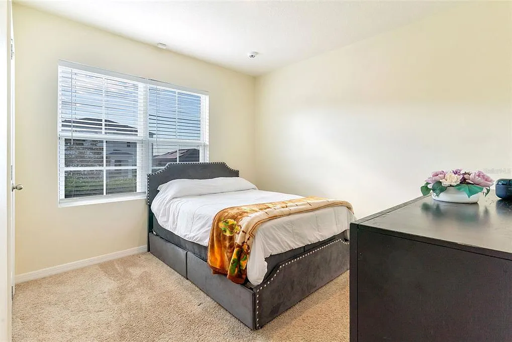 4 bed, 2.0 bath, 1846 sqft, $2,500 — Photo 4