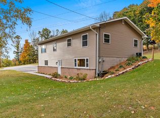 1348 Whitewater Dr, Manitowoc, WI 54220