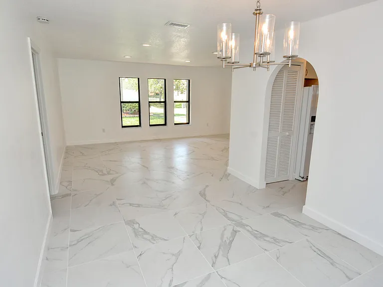 943 SE Browning Ave — Photo 16