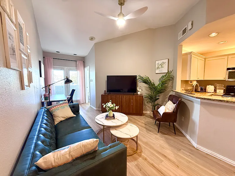 4104 N Hall St #326 — Photo 7