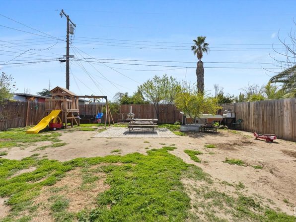 8401 Collison St, Lamont, CA 93241