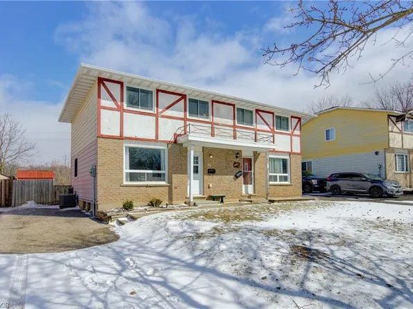 110 Lillian Dr #A, Waterloo, ON N2J 4J9