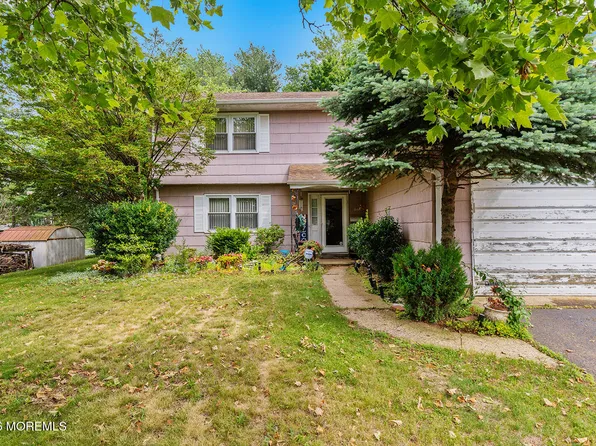 12 Villanova Road, Parlin, NJ 08859