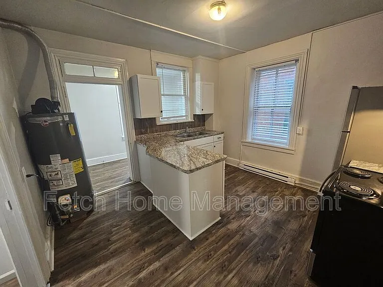 107-109 E Main St #3 — Photo 7