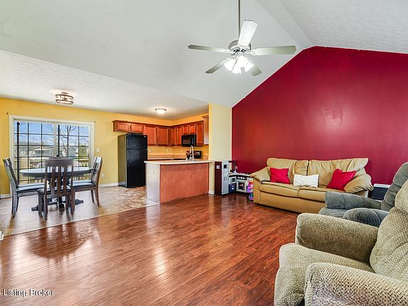 3rd image of 41 Wendover Ct