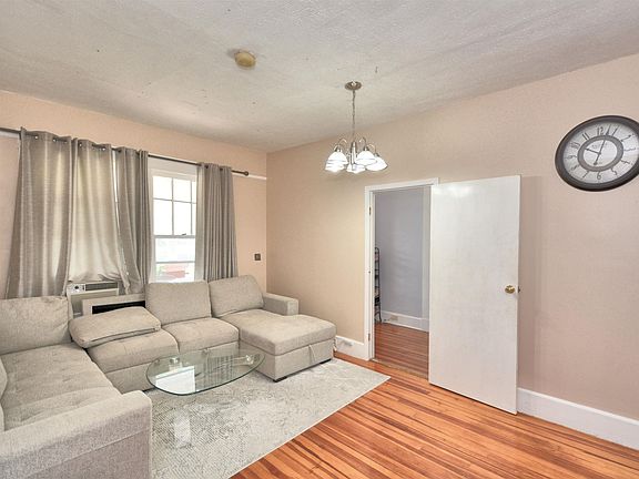 4th image of 9 S Norton Ave