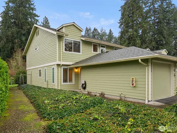 3926 NW Fairway Lane, Bremerton, WA 98312
