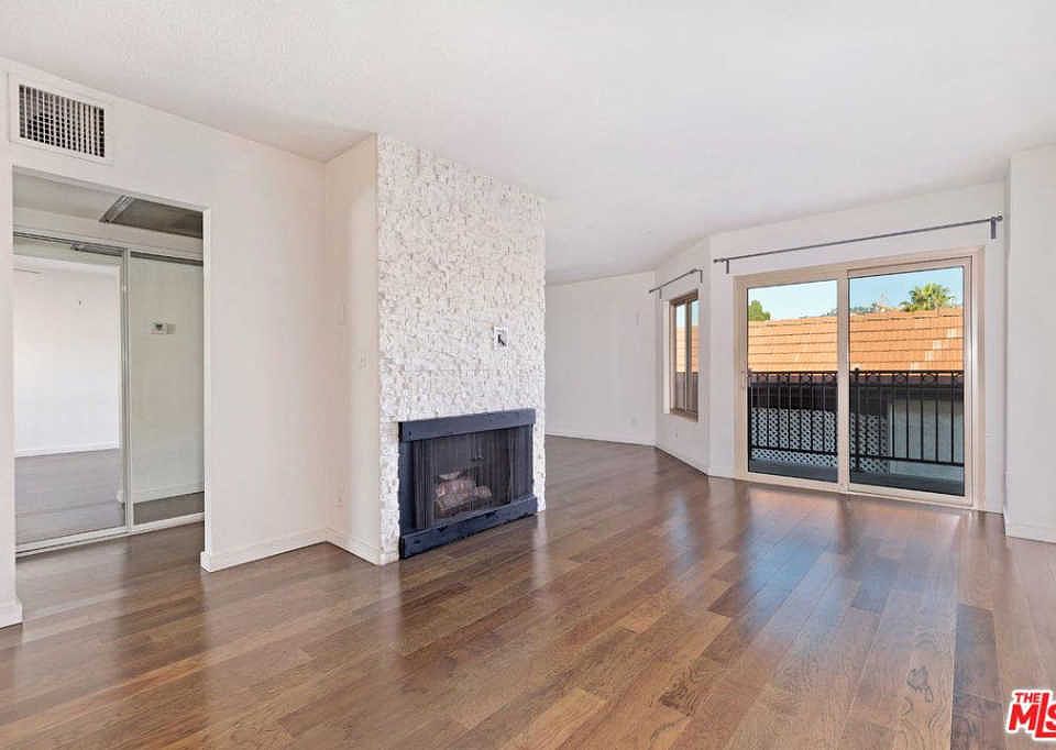 1st image of 141 S Clark Dr APT 524