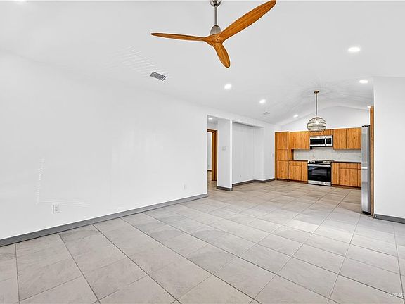 5th image of 1304 E Hibiscus Ave