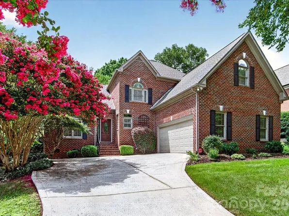 6784 Lynrose Ct, Charlotte, NC 28226