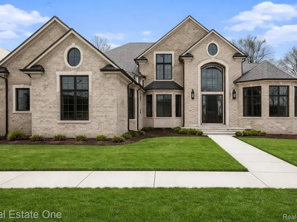 2423 Buckthorn Dr, Shelby Township, MI 48316