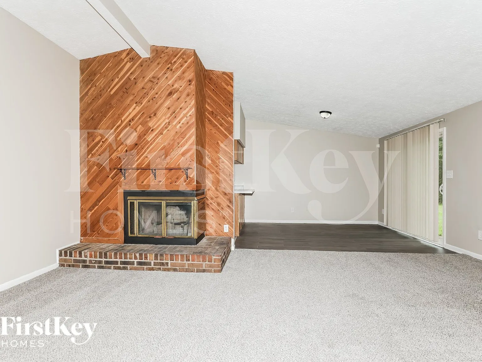 3 bed, 2.0 bath, 1358 sqft, $1,595 — Photo 3
