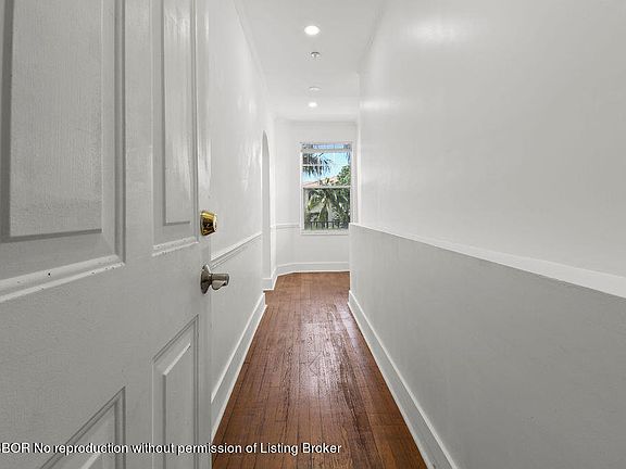 2nd image of 445 Brazilian Ave APT 14