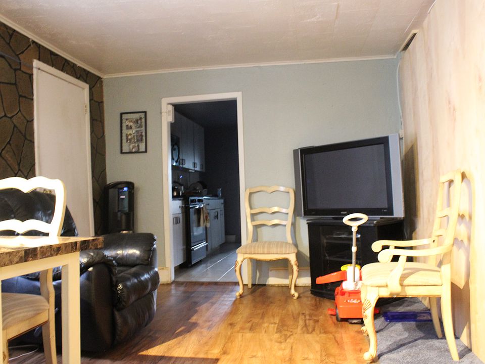 2nd image of 191 West Broadway