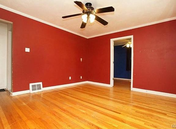 3rd image of 9243 Leith Ave