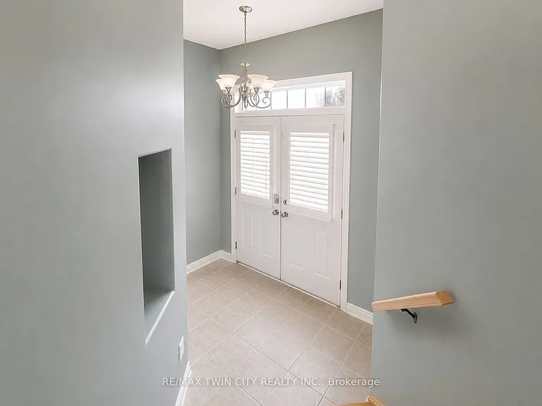 72 Newcastle Dr — Photo 2
