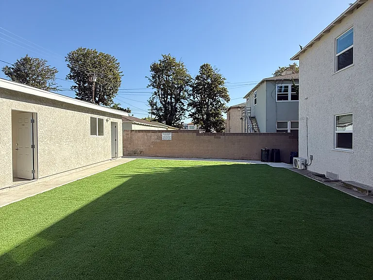 2465 Torrance Blvd — Photo 43