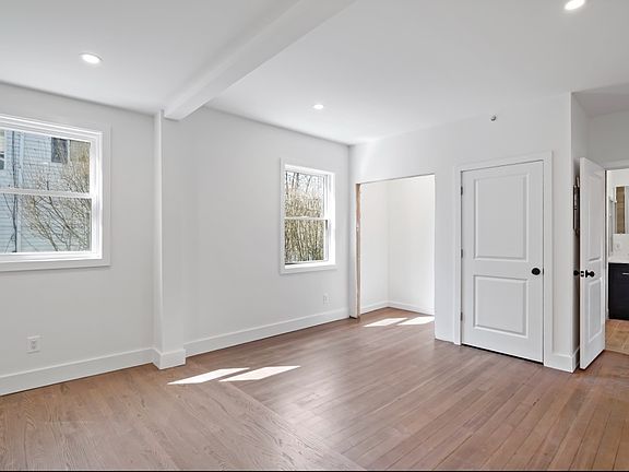 5th image of 7 Hill St Floor 1