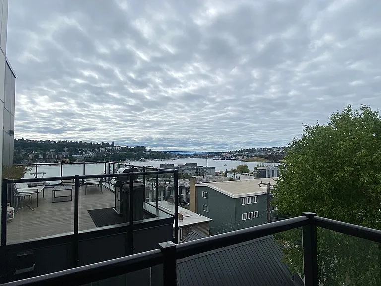 Welcome to Lakeview! - Live in Luxury & Style in the heart of Eastlake — Photo 51