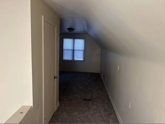 4th image of 15825 Dacosta St