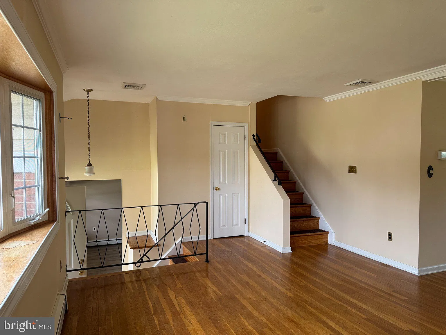4 bed, 1.5 bath, 2465 sqft, $2,375 — Photo 4