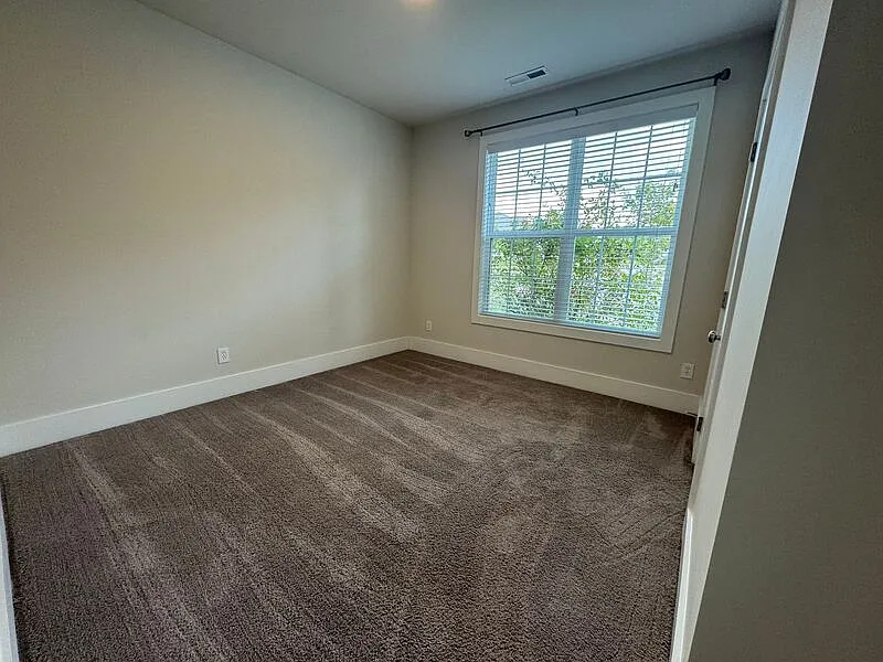 4 bed, 3.0 bath, 1950 sqft, $2,000 — Photo 4
