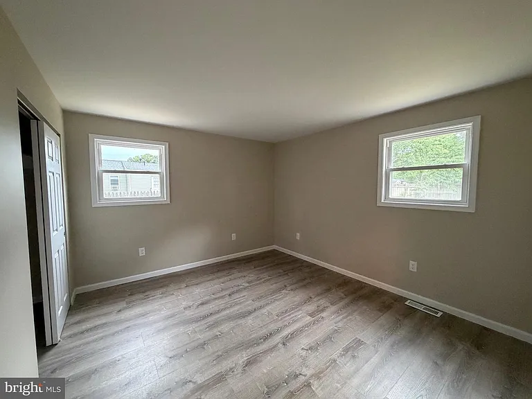 1133 Louis Dr — Photo 8