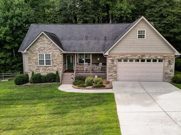 264 N Crab Meadow Dr, Hendersonville, NC 28739