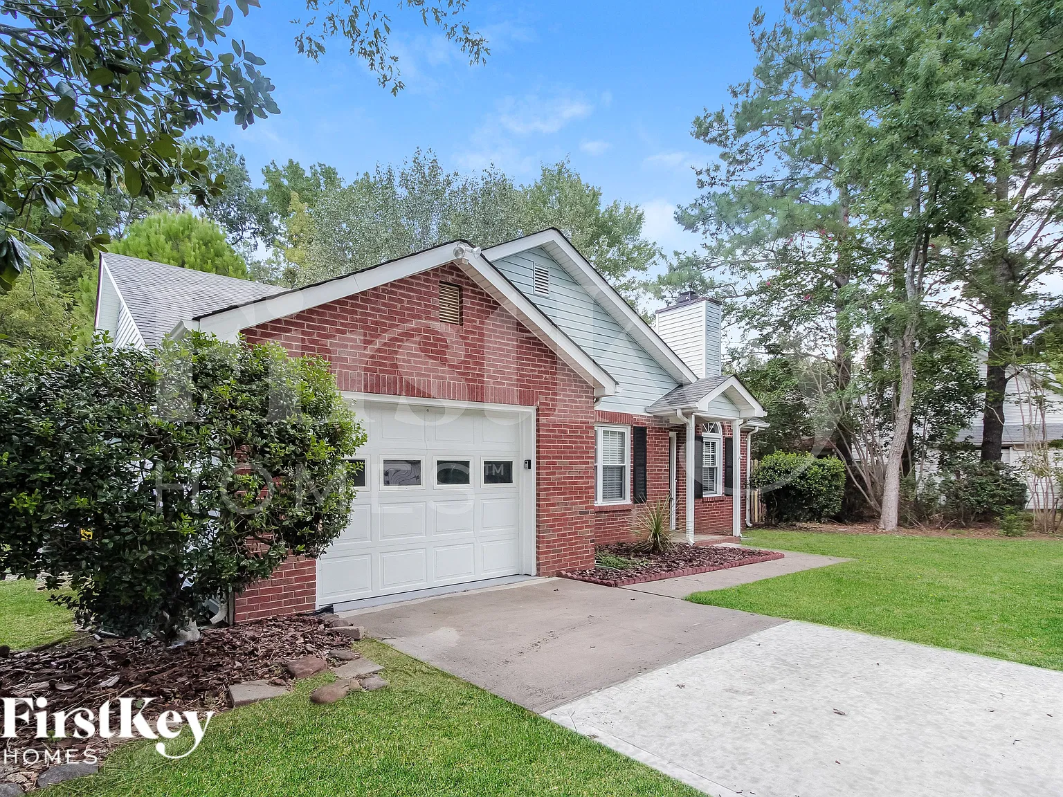 3 bed, 2.0 bath, 1252 sqft, $2,305 — Photo 1