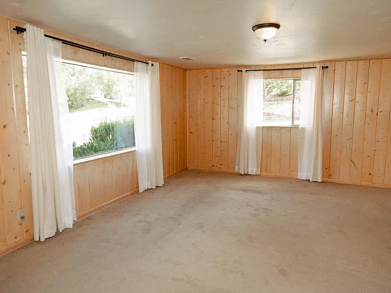 1586 E Blaine Ave — Photo 3