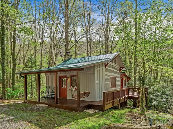 82 Honeymoon Ln, Maggie Valley, NC 28751