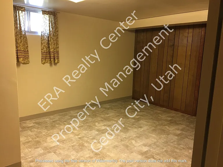 145 N 900 W — Photo 11