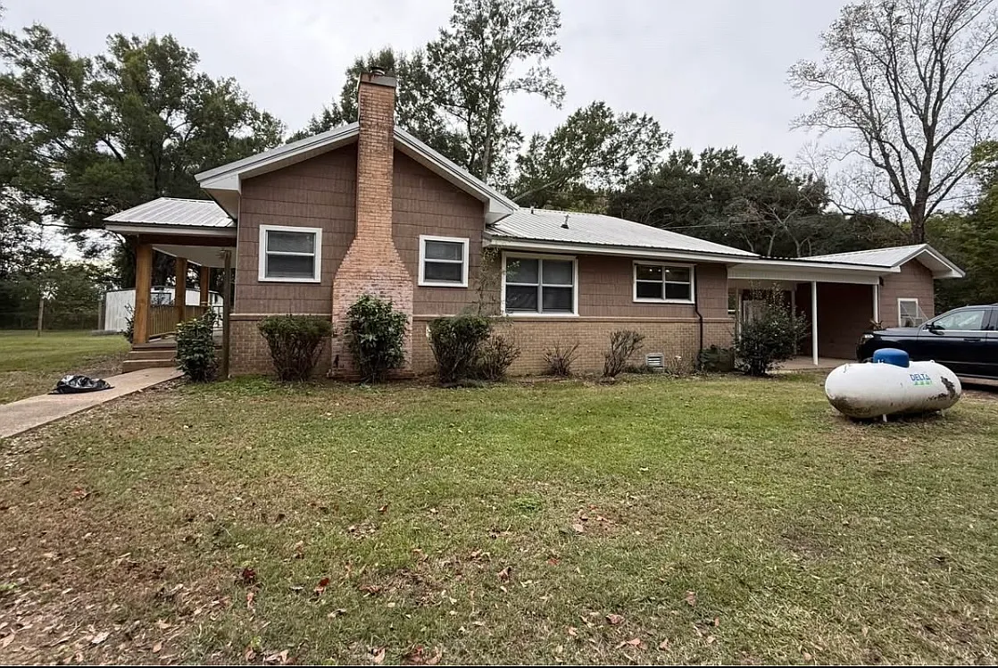 4 bed, 2200 sqft, $3,500 — Photo 1