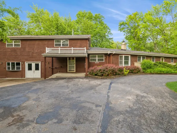 240 Crescent Knl, Libertyville, IL 60048