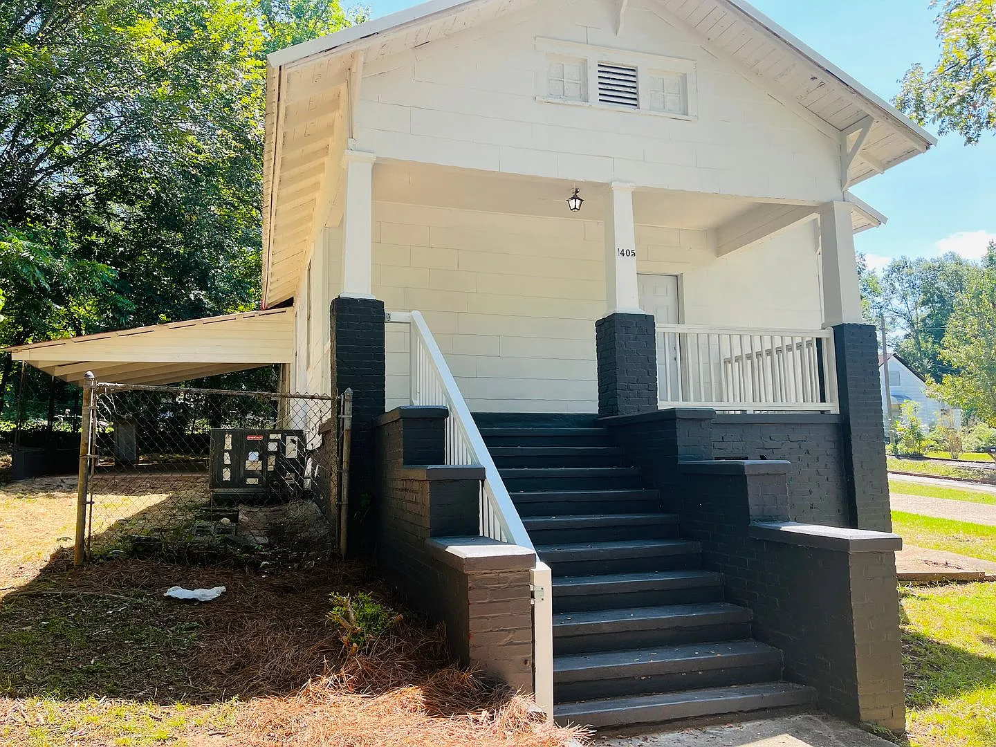 Newly renovated 2 bedroom 2 bathroom single family home in Lagrange! Must see! — Photo 3