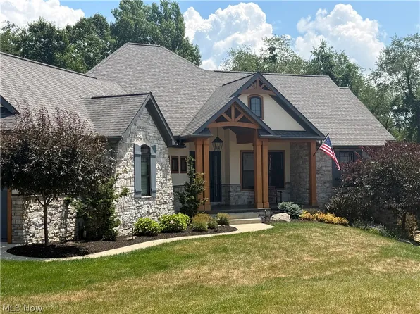 2043 E Swan Lake Cir, Kent, OH 44240