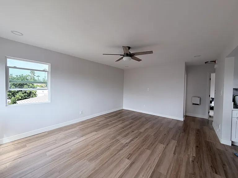 4945 Brighton Ave — Photo 13