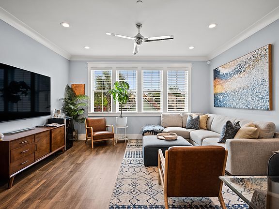 5th image of 402 Sumter St #C