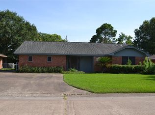 305 Angle St, Angleton, TX 77515